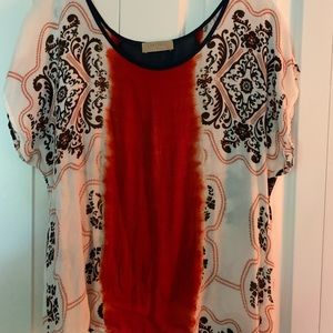 Language flowing short sleeve top